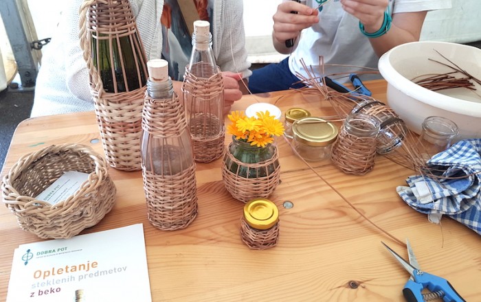 pletli-smo-na-kozini-