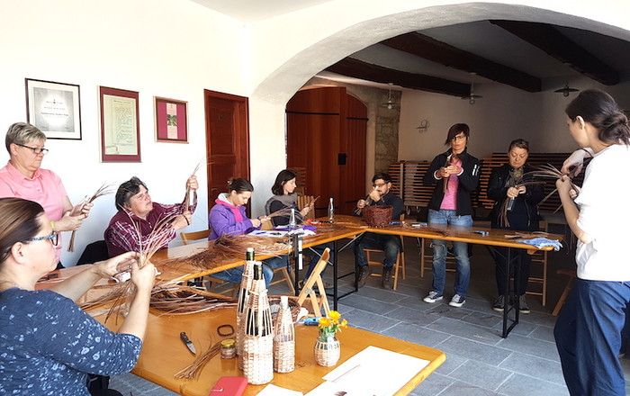 steklenice-so-opletene-