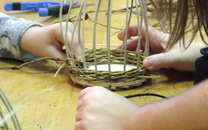 z-otroki-smo-spletli-ptičje-hiške-