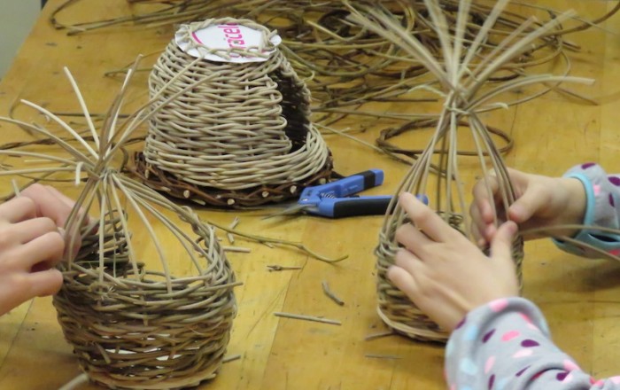 z-otroki-smo-spletli-ptičje-hiške-