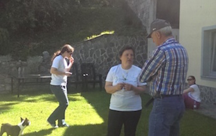 cvetoče-polici-na-domačiji-lojtrnik-