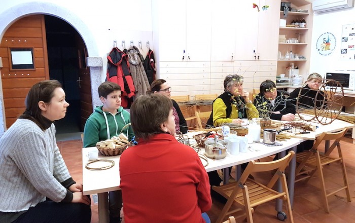 obujanje-znanja-pletenja-zbrinc-