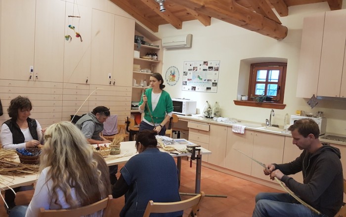 pletli-smo-slamnate-peharje-