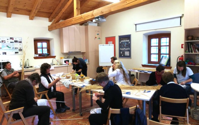 pletli-smo-slamnate-peharje-