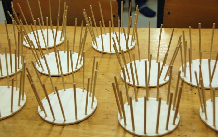 pletenje-košar-z-osnovnošolci-