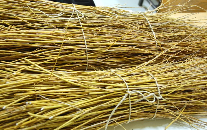 pletenje-košar-z-osnovnošolci-