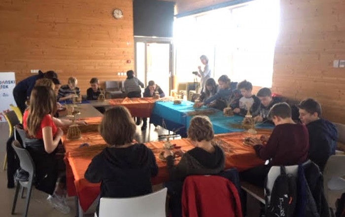 pticje-hiske-so-nared-