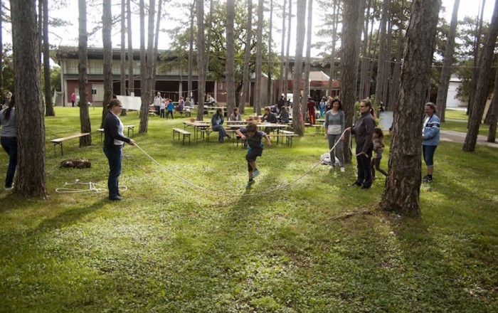 pisani-svet-med-belimi-konji-v-lipici-