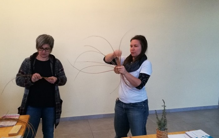 pletenje-kosar-v-svetem-