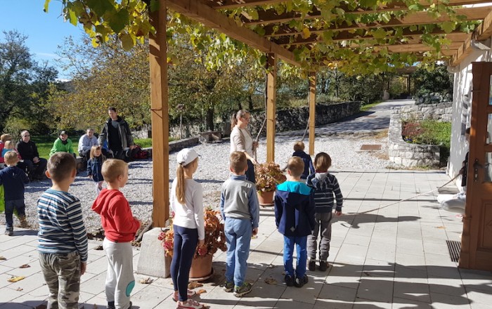 druženje-in-pletenje-košar-z-otroki-