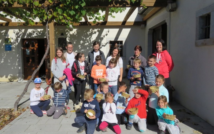 druženje-in-pletenje-košar-z-otroki-