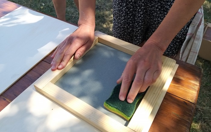 travnat-papir-na-skrateljnovi-