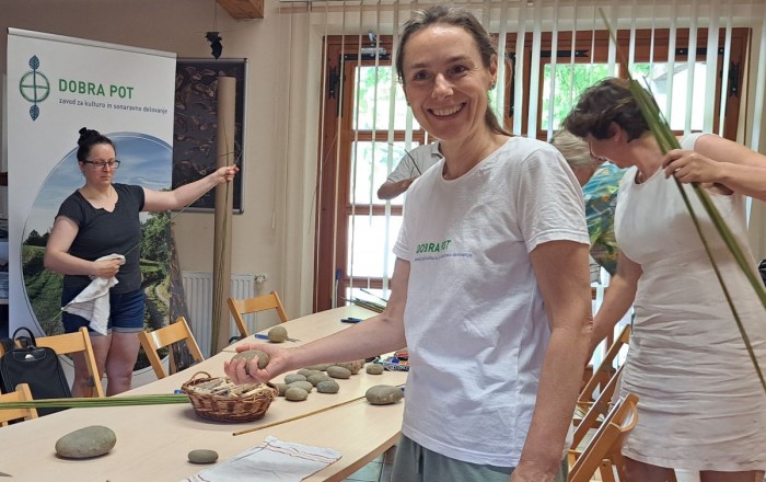 delavnica-pletenja-iz-locja-