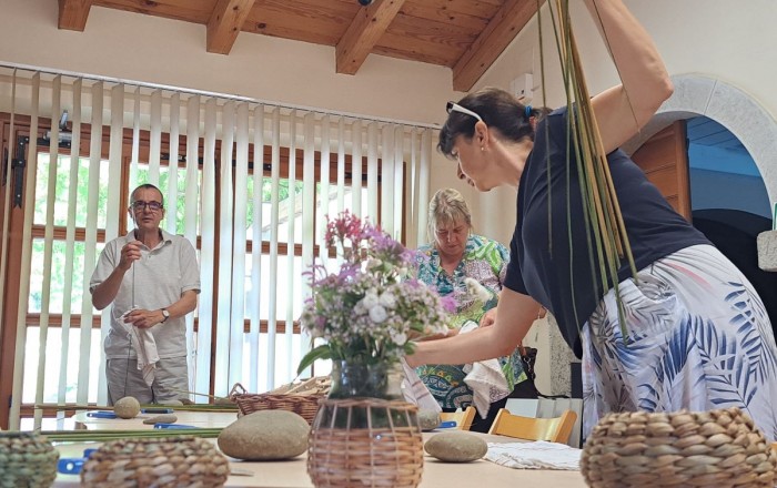 delavnica-pletenja-iz-locja-