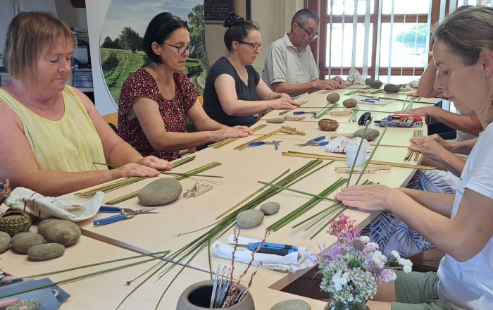 delavnica-pletenja-iz-locja-