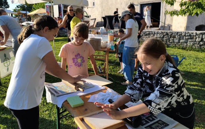 trajno-skladno-v-divaci-